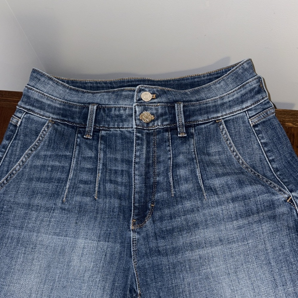 White House Black Market Denim Jean Shorts - Picture 2 of 12